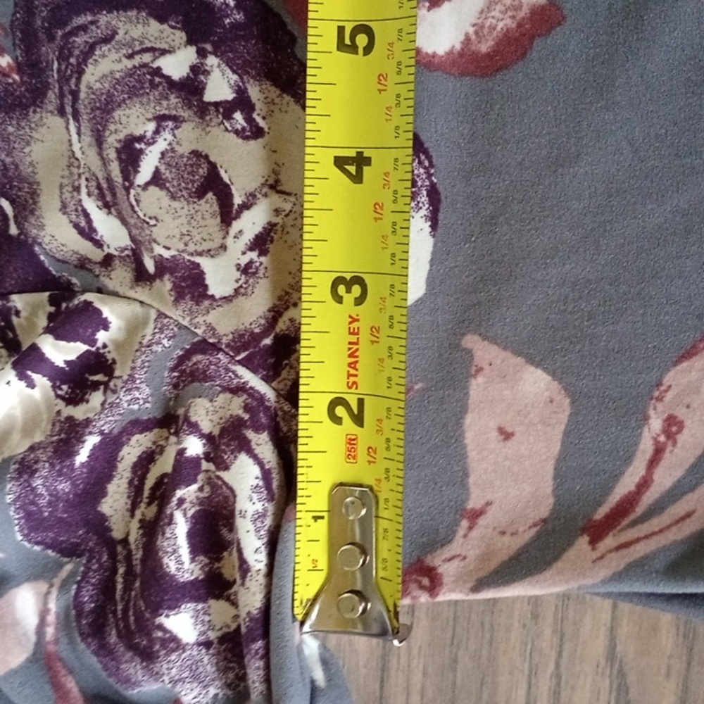 Everly‎ Floral Blouse in Gray and Purple - Picture 7 of 13